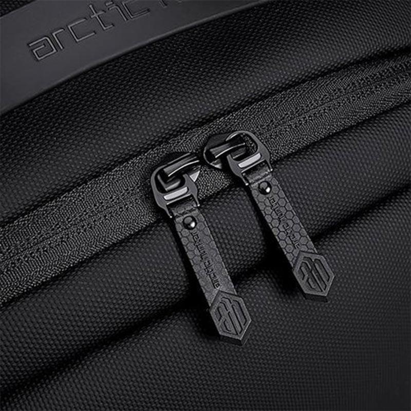 Arctic Hunter 15.6-inch Water-Resistant Laptop Backpack with USB and Headphone Ports – Durable Polyester Daypack for Men and Women B00555 Black